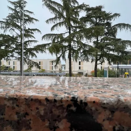 Nadija アパート *